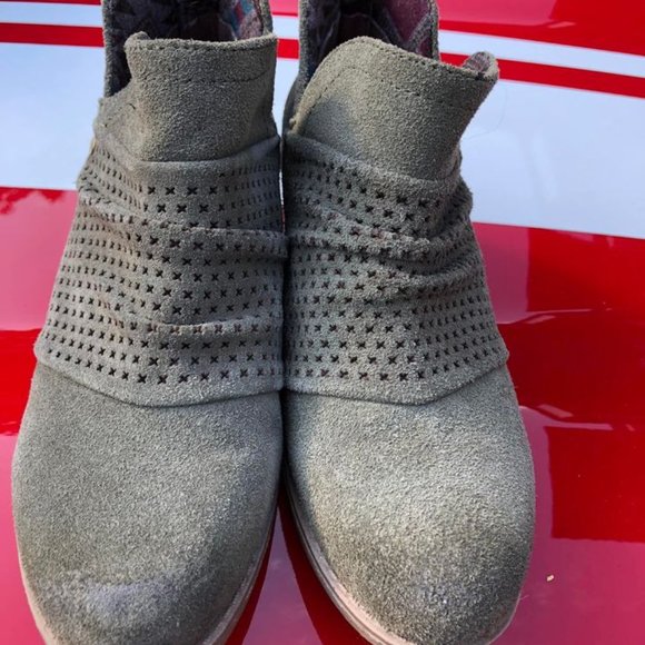 Green Ankle Boots by Earth! Size 6. NW (some tags) - Picture 4 of 6